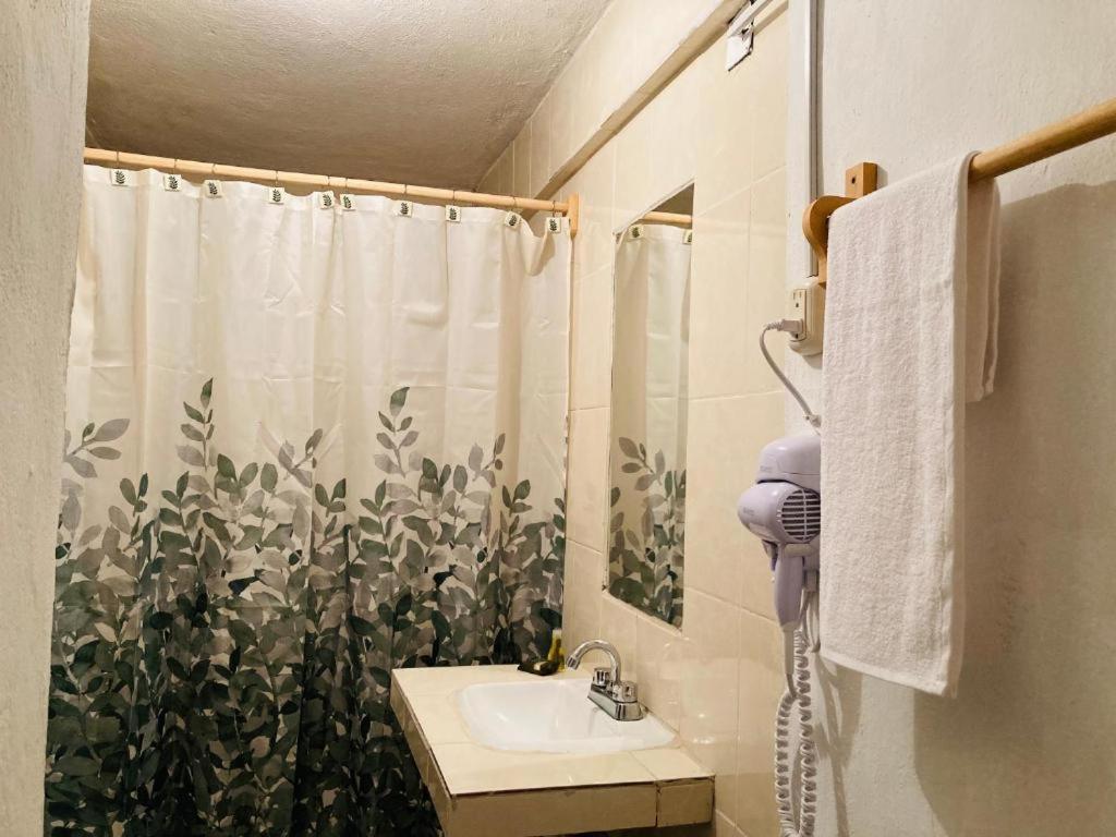 Alhambra Hotel - San Cristóbal de Las Casas Екстериор снимка
